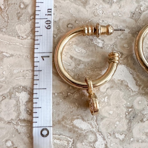Small gold‎ 80s hoops - Picture 3 of 3